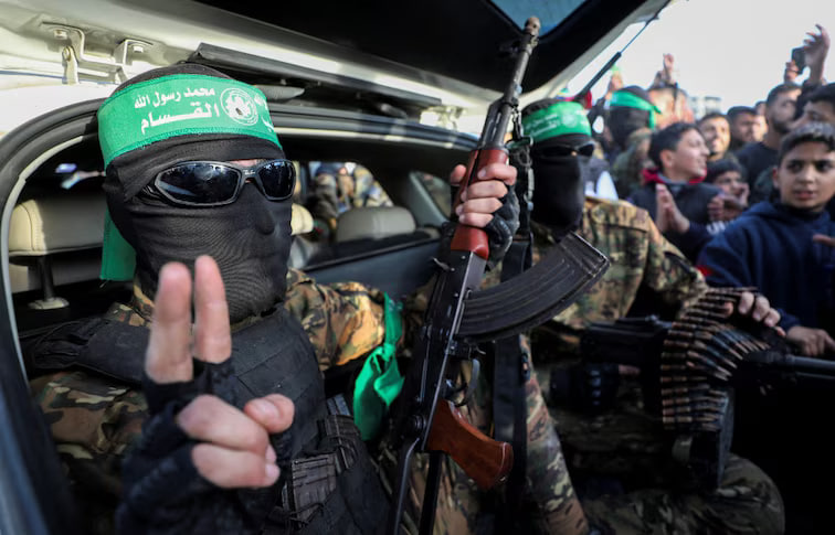 RT_com's tweet photo. 'Disarm — or we MOVE IN' Israeli far-right minister’s ULTIMATUM to Hamas

Bezalel Smotrich says Hamas has days to demilitarize Gaza — or the IDF takes 'full control' https://t.co/Et5MiTrEry
