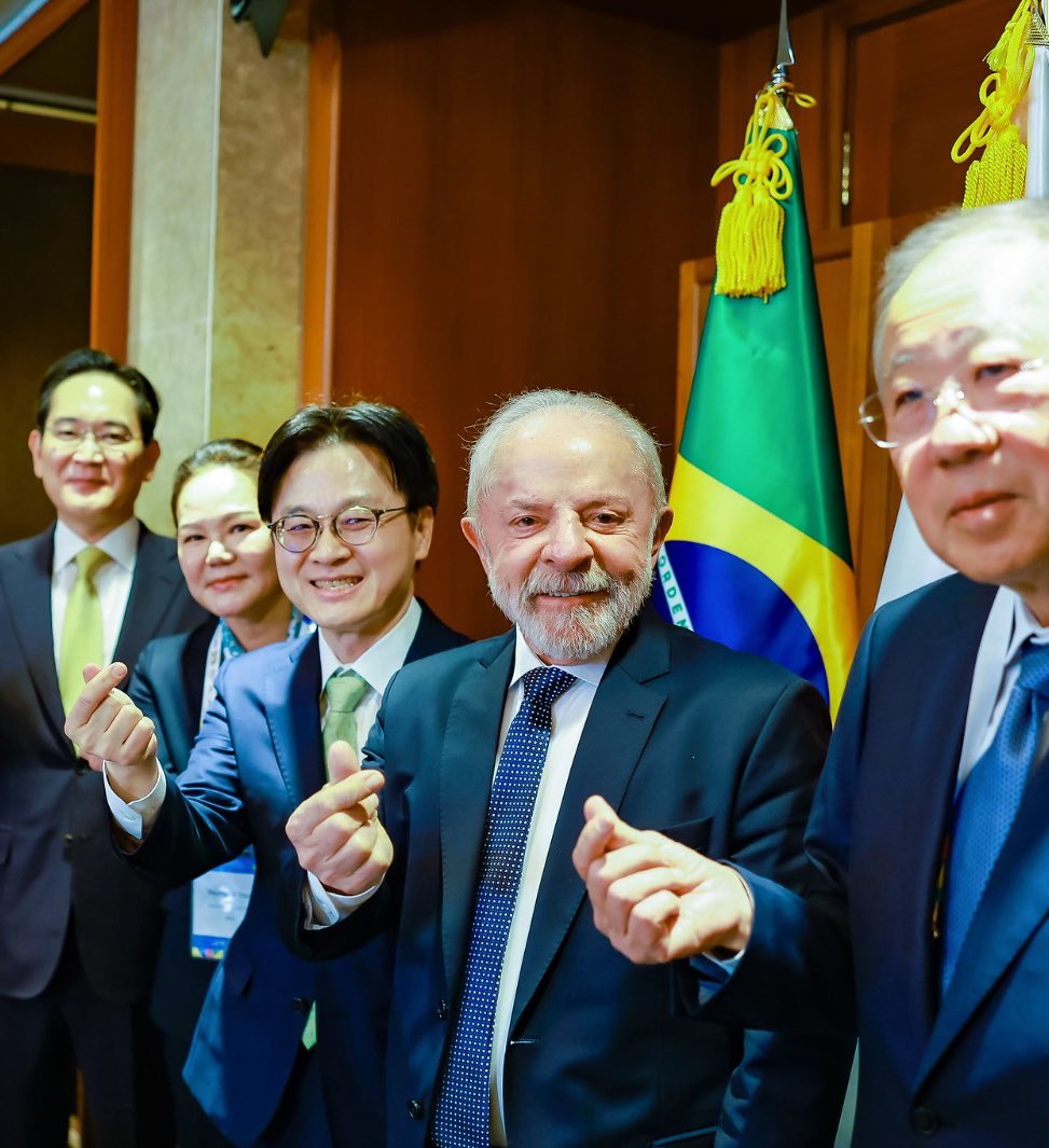 🇰🇷 🤝 🇧🇷 = SUS mais forte!
Firmamos aqui na Coreia do Sul parcerias de R$ 1,1 BILHÃO em investimentos para a produção de medicamentos oncológicos, renais e oftalmológicos NO BRASIL. É o governo do presidente @lulaoficial garantindo mais oferta de cuidado, geração de empregos e