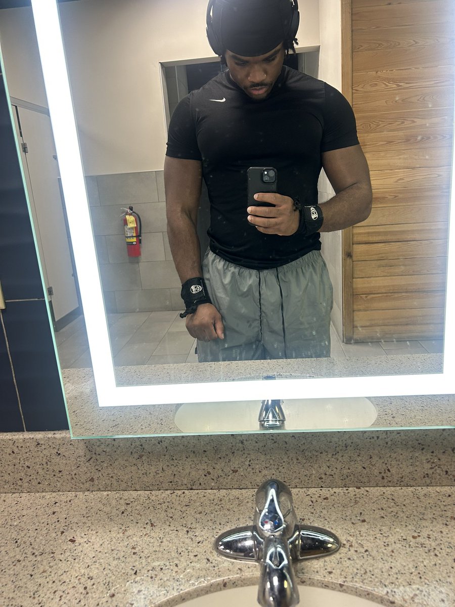 Varciar Taylor tweet media