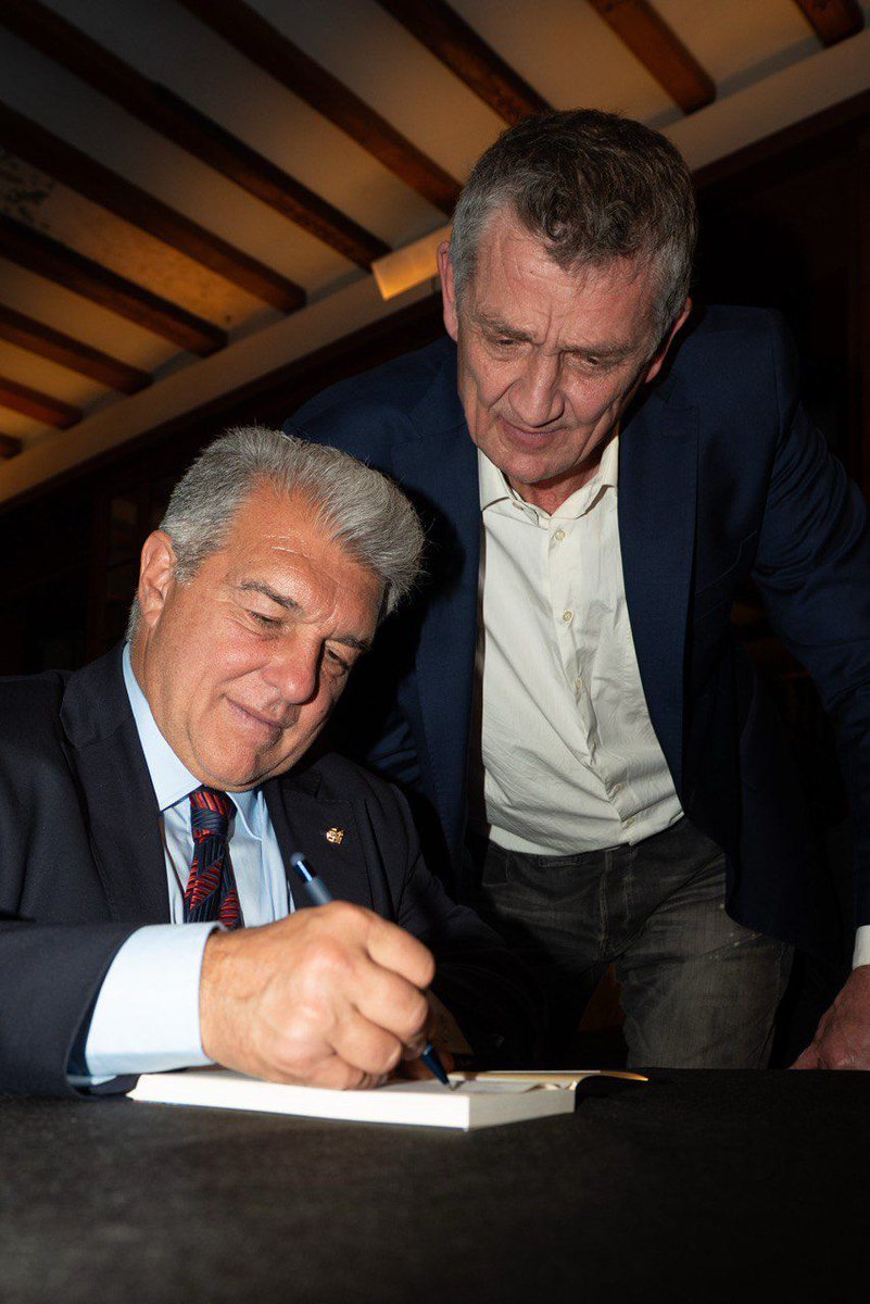 Quina tarda d'emocions a flor de pell hem viscut avui a l’@ateneubcn 😍

📚 La presentació d''Així hem salvat el Barça', el llibre de <a href="/JoanLaportaFCB/">Joan Laporta Estruch</a> i Josep Maria Fonalleras, ha congregat il•lustres personalitats de la familia blaugrana 

Gaudiu, culers! 💙❤️

#DefensemElBarça