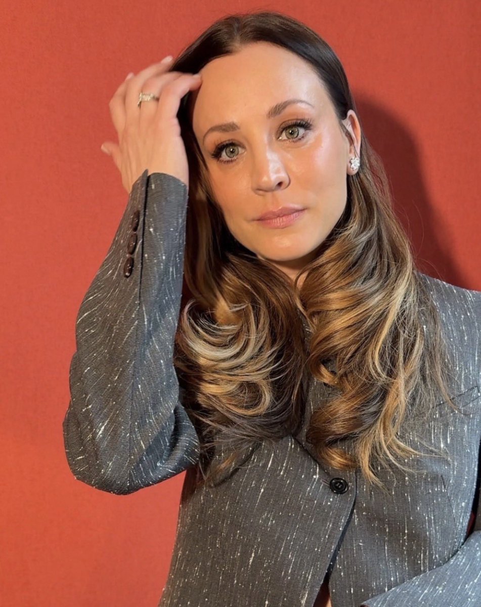 Kaley Cuoco tweet media