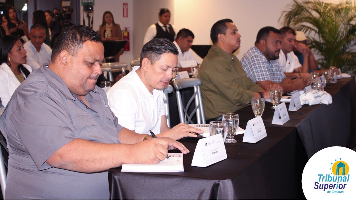TSCHonduras's tweet photo. @TSCHonduras inauguró hoy en la capital el primer encuentro con nuevos alcaldes y alcaldesas de los departamentos del país, para capacitarles sobre la presentación del Informe de Rendición de Cuentas Municipales, del ejercicio fiscal del año anterior. https://t.co/HszchHZ2vV