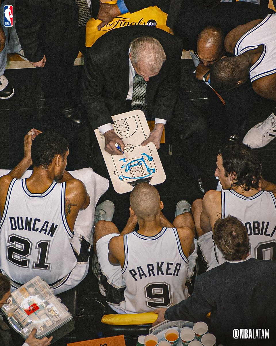 Una de las fotos más icónicas en la historia de la NBA 🖤

San Antonio vs. Detroit. Finales de la NBA 2005.