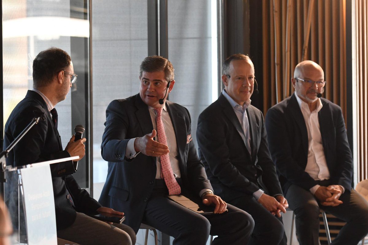 🔷Hoy hemos participado en el #DesayunoAzul celebrado en el Puerto de Sevilla para abordar el papel de la Economía Azul como vector de crecimiento para la ciudad. Un espacio de reflexión estratégica sobre el presente y el futuro económico de Sevilla.