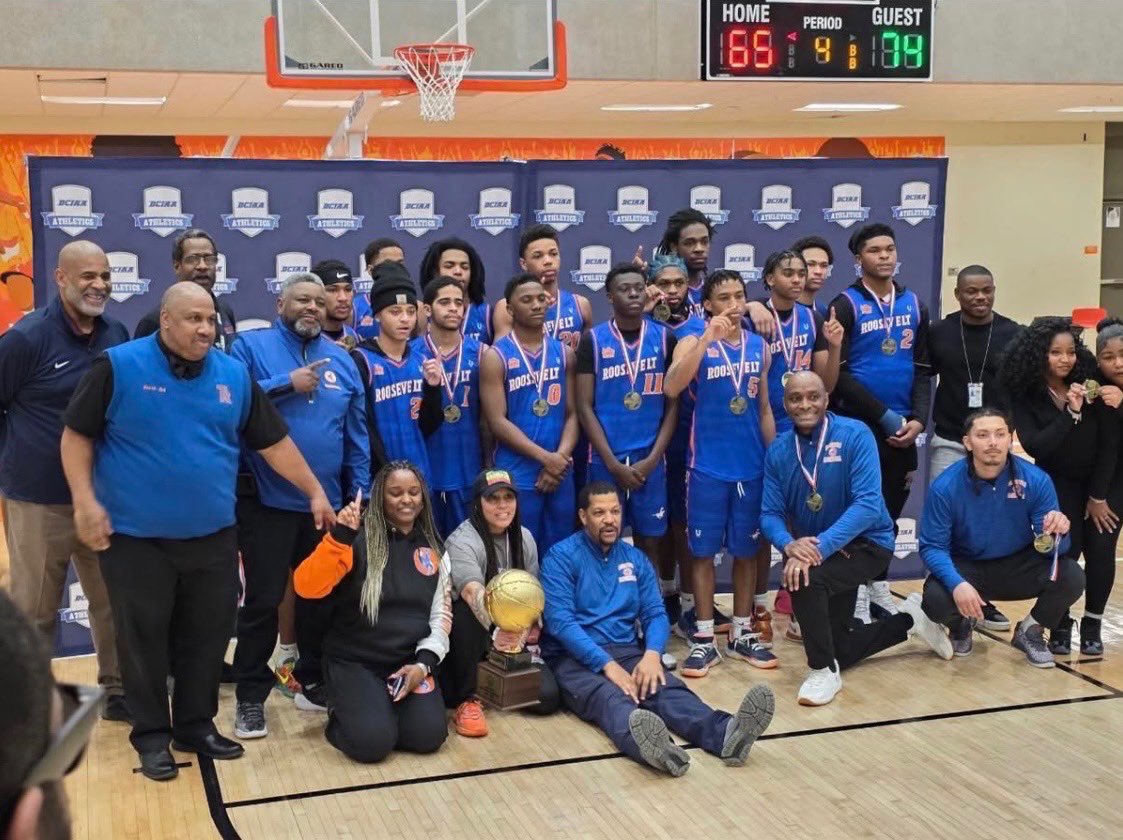 CMLewisGeorgeW4's tweet image. Championship weekend in #Ward4! 🏀👏🏾🏆
 
Huge congratulations to our @RooseveltHSDC &amp;amp; @CoolidgeHS_dc scholar athletes for taking home the DCIAA Championship! Shoutout to both teams and coaching staffs on an outstanding season and making our community proud. #Ward4Strong 🧡