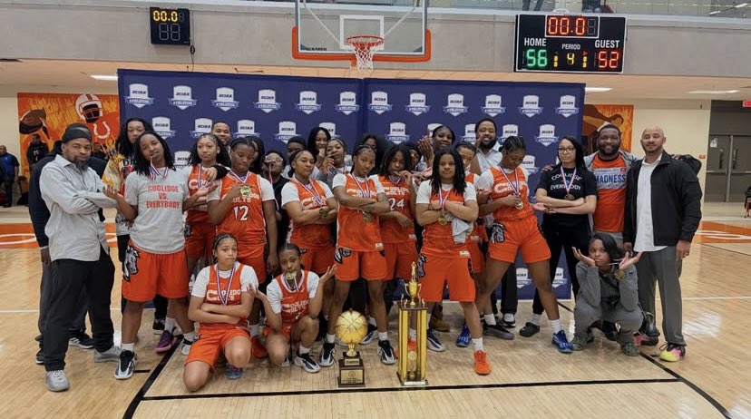 CMLewisGeorgeW4's tweet image. Championship weekend in #Ward4! 🏀👏🏾🏆
 
Huge congratulations to our @RooseveltHSDC &amp;amp; @CoolidgeHS_dc scholar athletes for taking home the DCIAA Championship! Shoutout to both teams and coaching staffs on an outstanding season and making our community proud. #Ward4Strong 🧡