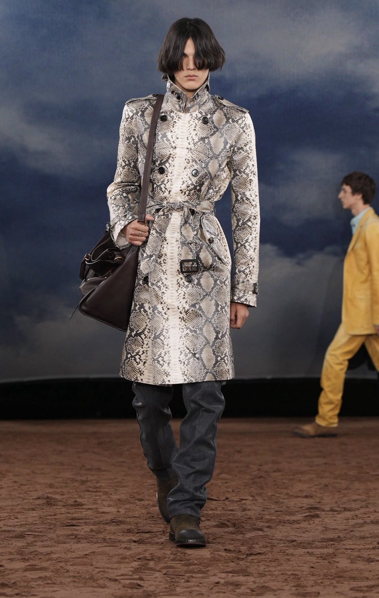 หรือเป็นตัวนี้ดี อะไรใหม่ๆเลยนะ555555555555555555555555

BRIGHT LFW 2026
#BurberryAW26xBRIGHT
#BurberryxBRIGHT
#bbrightvc #Burberry