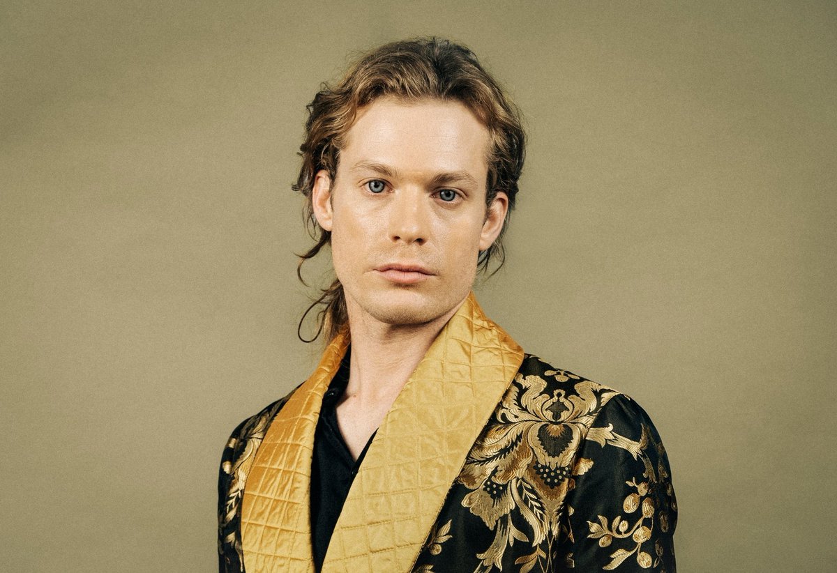 wolflioncourt's tweet image. these pictures... why have i never seen these pictures