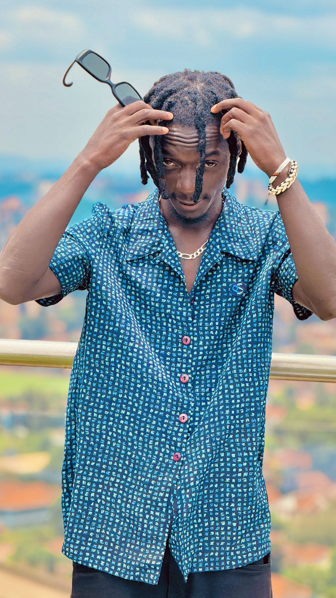 stubborn_mc's tweet photo. Laba ku comedian wo omu bwati☝️#mcstubborn https://t.co/QJTxp6rusC