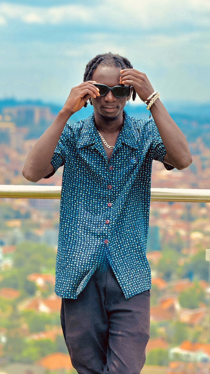 stubborn_mc's tweet photo. Laba ku comedian wo omu bwati☝️#mcstubborn https://t.co/QJTxp6rusC