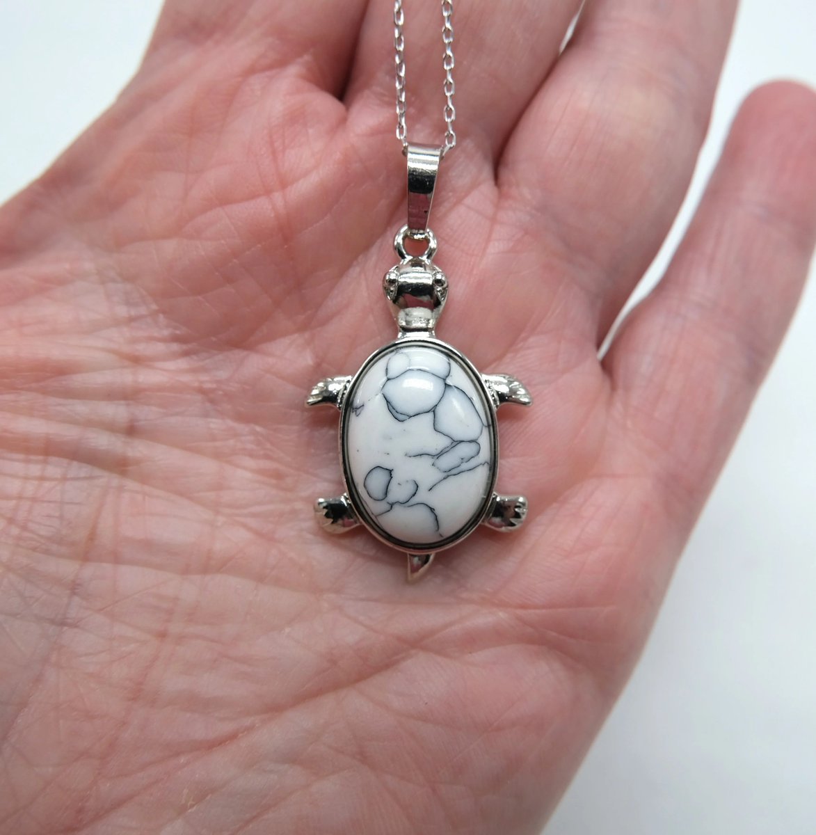 elevateandalign's tweet photo. Howlite Turtle Pendant 16 Inch Rhodium Plated Necklace
#howlite #howlitenecklace #turtlependant
https://t.co/uLZsNBNQ4I https://t.co/T9qSTXhOPB