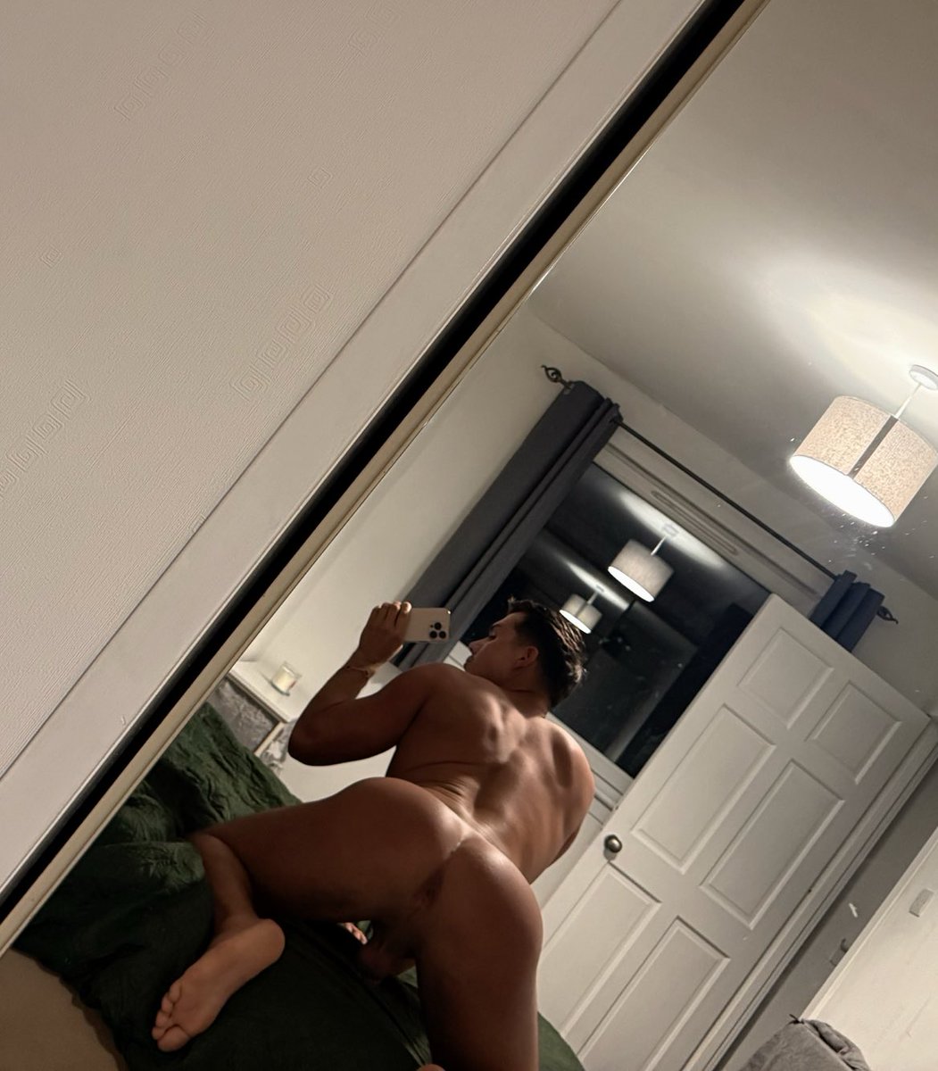 ross 🍑 tweet media