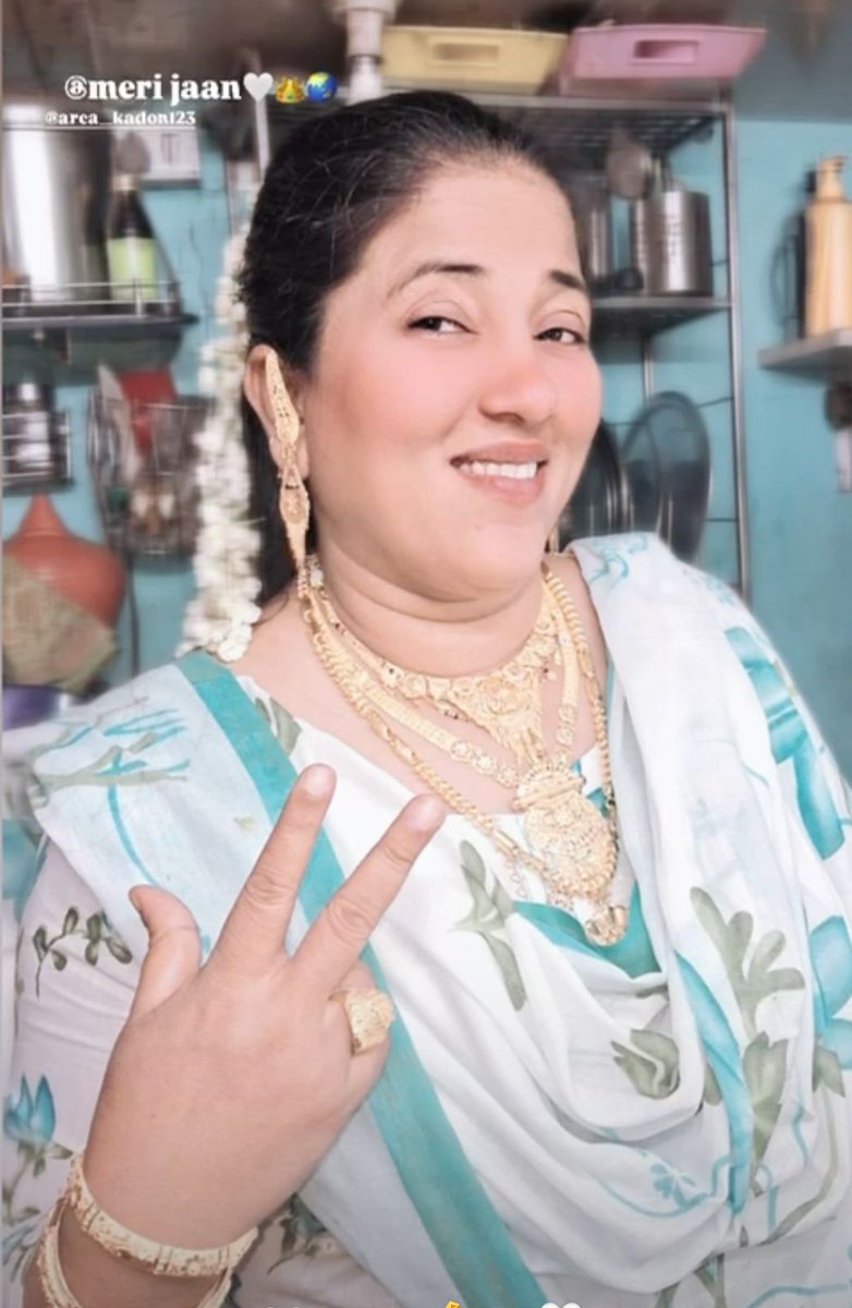 m_mm193934's tweet photo. Under the judiciary of #shahu Nagar police station. Drugs peddlers are all above the law. Munni and Fuzail  others are selling  drugs without any fear of law. Challenges that whole department is managed of payroll basis. Lady Munni was released of 8 Feb in drugs case. On 9 Feb once again selling was started on full fledge basis.
One side @MumbaiPolice is taking strict action on drugs peddlers and on other side under Shahu Nagar Police drug peddlers are challenging the law through money power and goons.

Youth are being destroyed strict action should take against them. @MumbaiPolice @DcpZone5Mumbai @CPMumbaiPolice @DGPMaharashtra @narcoticsbureau @CMOMaharashtra  @DevenBhartiIPS @mieknathshinde