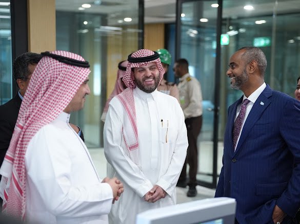 MoPMTSomalia's tweet photo. Minister @MoPMTSomalia,H.E. @Amohamednur,led a delegation on a working visit to Jeddah Islamic Port and Red Sea Gateway Terminal in Jeddah.The visit focused on port management, logistics operations, and exploring areas of technical cooperation to strengthen Somalia’s port sector https://t.co/oLqGQZUfC3
