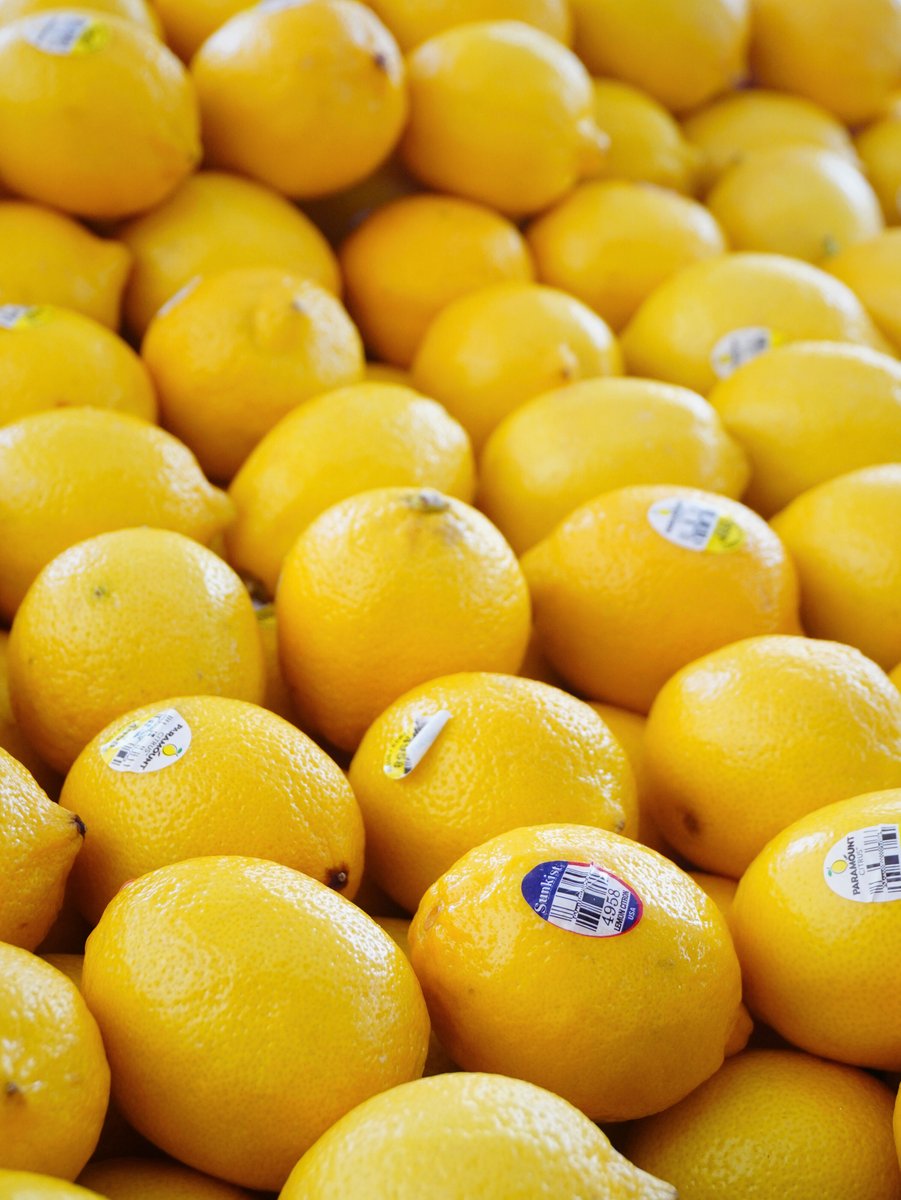 Clean bright lemons hitting the display with that consistent shine 🍋✨ At Kimball Produce Sales, we stand behind product that performs on the retail floor. #FreshProduce #RetailDisplay #CitrusCategory #MarketReady