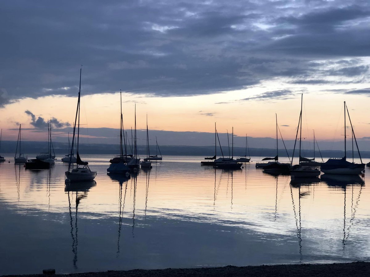 TatianaVoytsenk's tweet photo. #boats #dramaticsunset #lakeammersee #germany https://t.co/nKA9aMl3th
