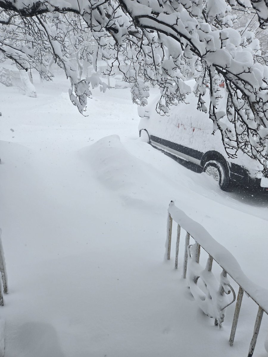 bjpjll's tweet photo. North providence @RIBNS @WX1BOX @weatherinri https://t.co/9VPitAhEiJ
