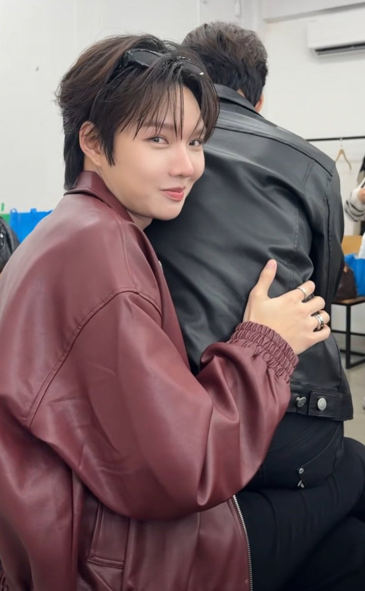 I feel like he s laughing at my single ass and I take it personally🤧