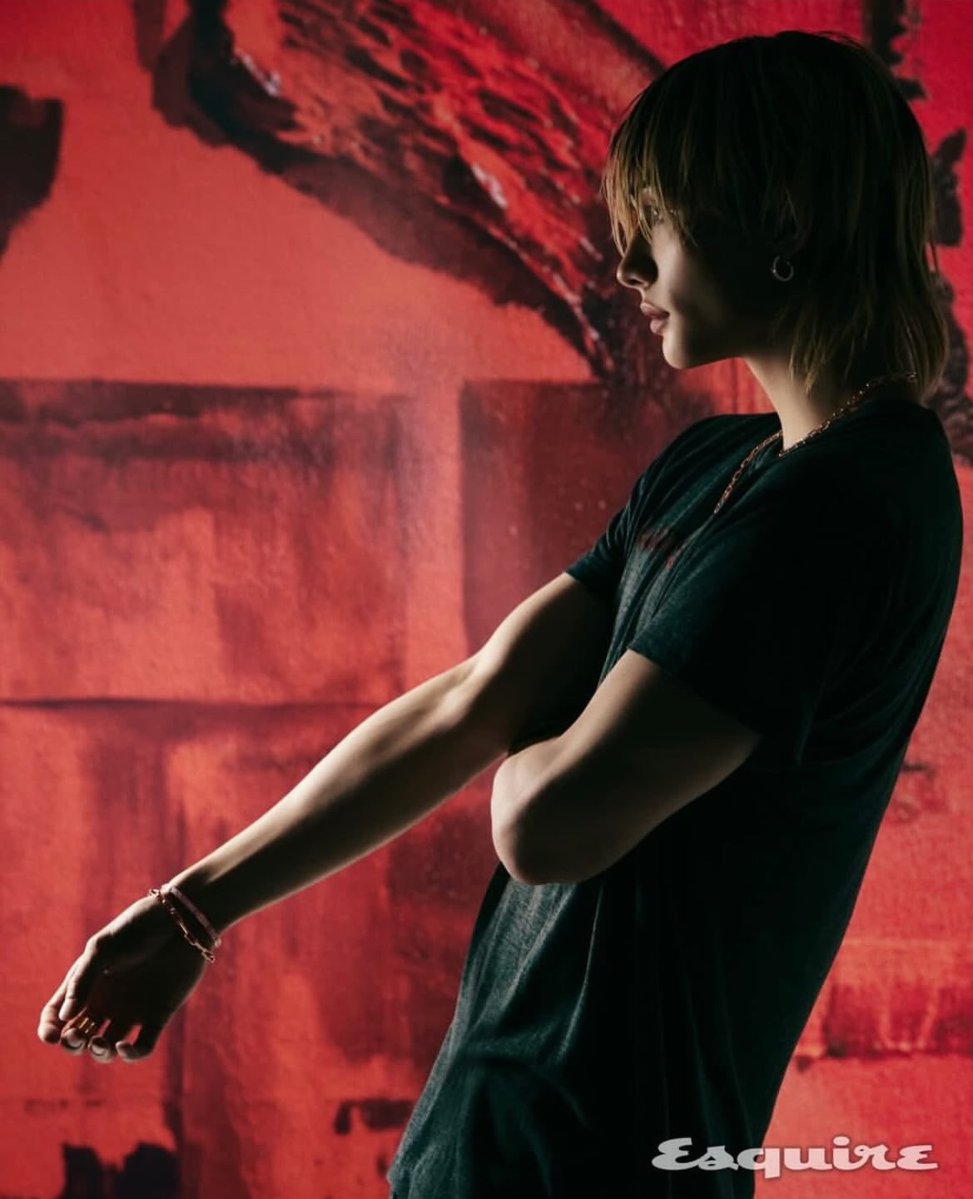 <a href="/AboutMusicYT/">About Music</a> HYUNJIN
Fashion is art: when a luxurious fashion brand decides to use your art as the theme for their campaign.