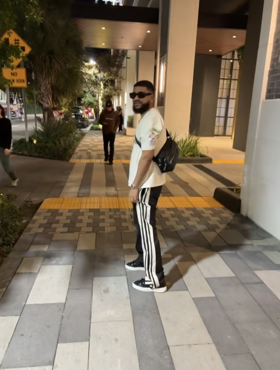B_don93's tweet photo. Miami nights 😏 https://t.co/2zEeHHf12M