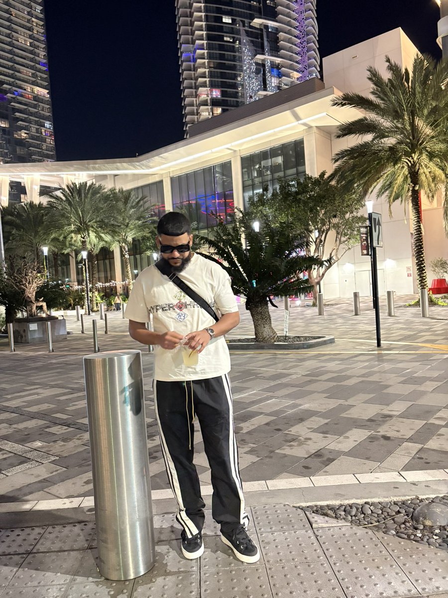 B_don93's tweet photo. Miami nights 😏 https://t.co/2zEeHHf12M