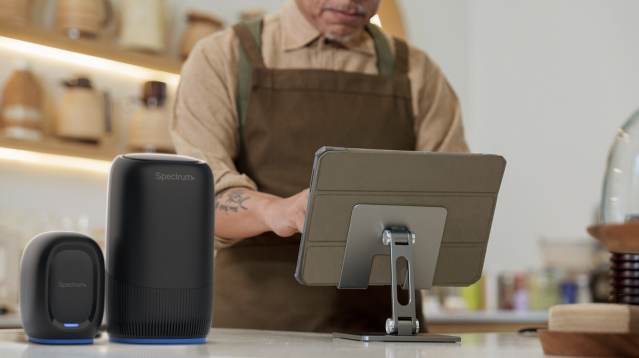 SuzyTransformer's tweet photo. Industry analyst, Jeff Kagan, weighs in on Spectrum’s new Invincible WiFi™ #SEemp https://t.co/POV3d8kB5K https://t.co/LmZnQIwiBh