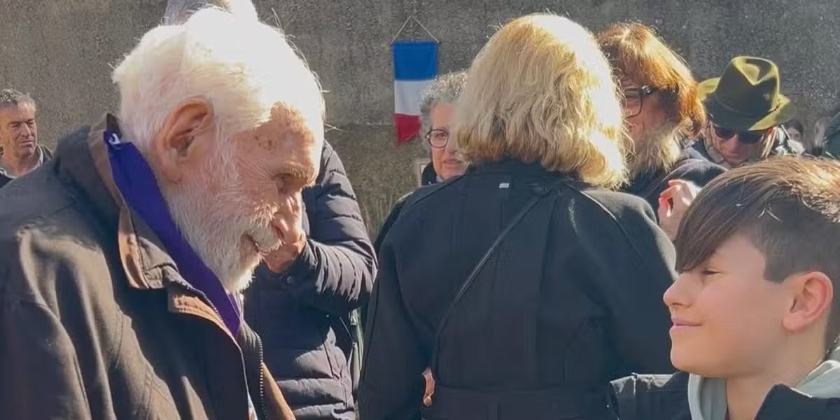 « L’extrême-droite attend la disparition des derniers témoins comme moi pour réécrire l’Histoire ».
Jean Lafaurie, Résistant de la première heure, déporté à Dachau en 1944, 102 ans aujourd’hui.