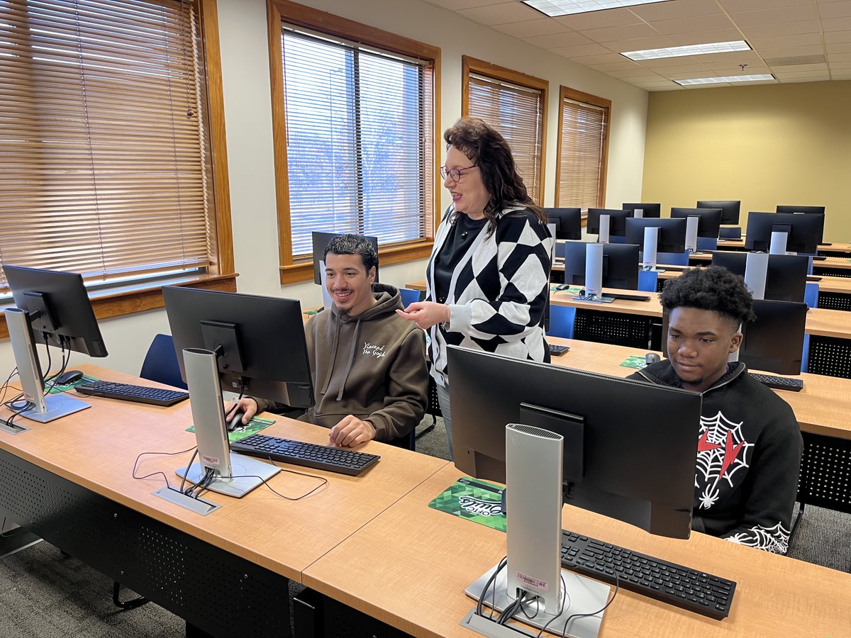 OconeeFallLine's tweet image. From cybersecurity awareness to proper data management, OFTC’s Business Tech program teaches students real-world tech skills businesses are looking for. Get hands-on experience and prepare for a career in today’s digital workplace! 💚🖤 #OFTC #BusinessTech #CareerTraining
