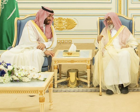 «..... إذا رأيت الملوك على أبواب العلماء فقل نعم الملوك ونعم العلماء.»

— علي بن أبي طالب