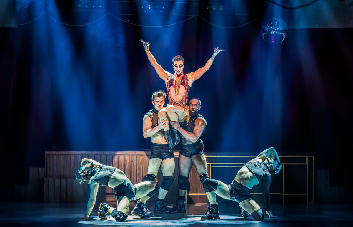 billy@breakfast tweet media