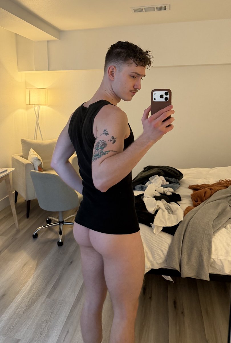 HoosierHunk's tweet photo. Wyd if you catch me walking around the house like this?🫣 https://t.co/r2S1J2syZ7