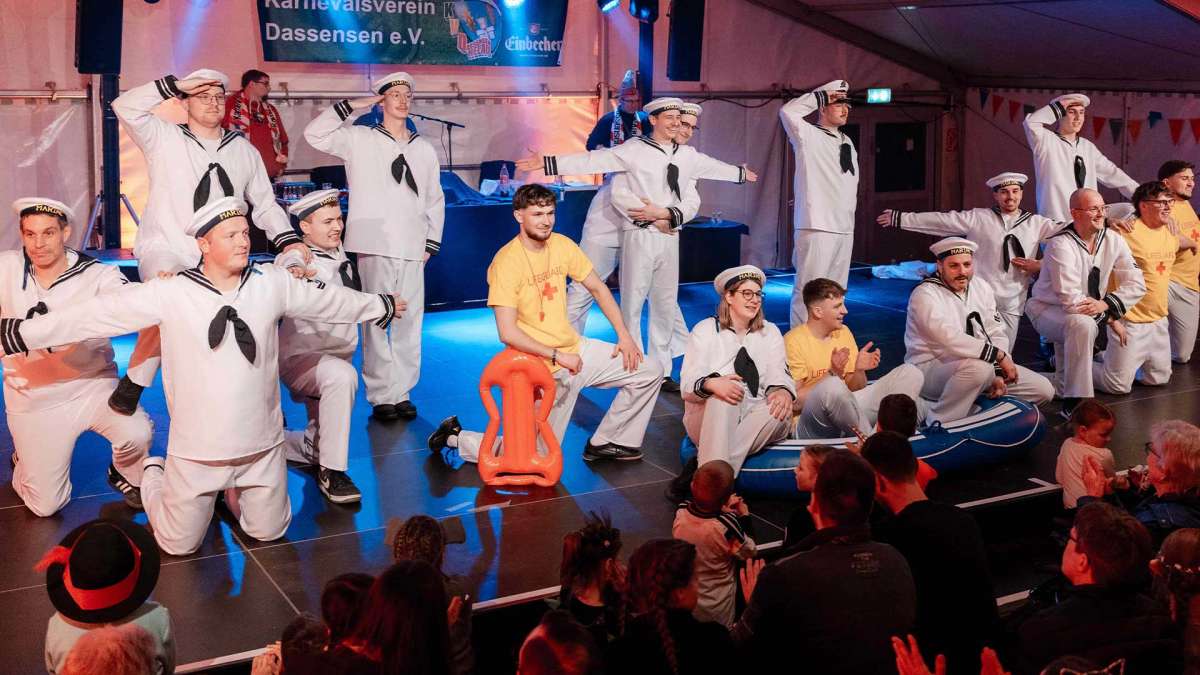Kinderdisco und Showabend begeisterten das Publikum in Dassensen einbecker-morgenpost.de/einbeck/nachri…