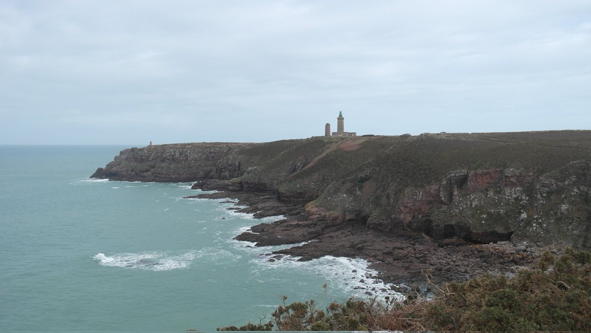 FranceTresors's tweet photo. Les côtes bretonnes de la Pointe du Chevet à la Pointe des Chèvres
#Cotesdarmor #Baladesympa #Francemagique #MagnifiqueFrance #Photographie #Bretagne #Fortlalatte #chatelguyon #CapFrehel
https://t.co/eZ30DakKyr https://t.co/Hb8JvUn2e4