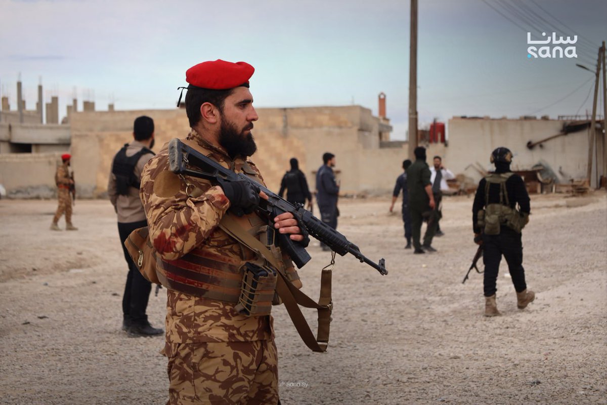 Agencia_Sana's tweet photo. Cuatro agentes de seguridad sirios mueren en ataque de Daesh en Raqa

#Siria 
#Raqa 

🖇 Detalles https://t.co/SLJOEc1WWr https://t.co/CRkgVbKSKq