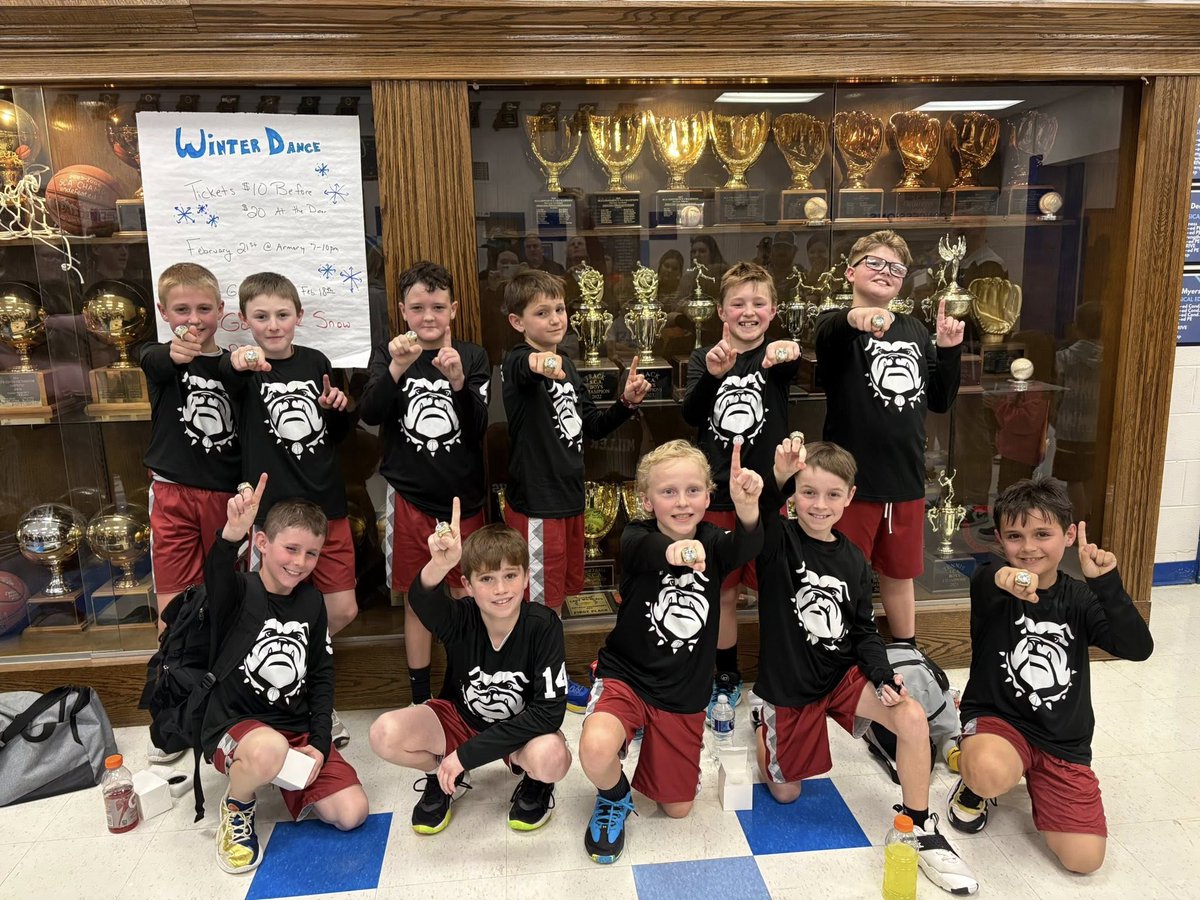 Bringitstrong's tweet image. The #SIRBasketball 4th Grade Boys team are flashing their BLING after winning the championship at the Salem Tourney.
Great job boys!
#RollaDAWGS #BuildTheProgram