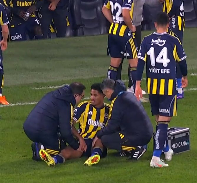 İlahi adalet diye bir şey var, kimse veremese de size asıl cevabı o verecek. Fenerbahçe Kasımpaşa maçında Jayden Oosterwolde ve Çağlar Söyüncü sakatlandı! Siyasete söyleyin ilahi adalete de çare bulsun bulabiliyorsa!