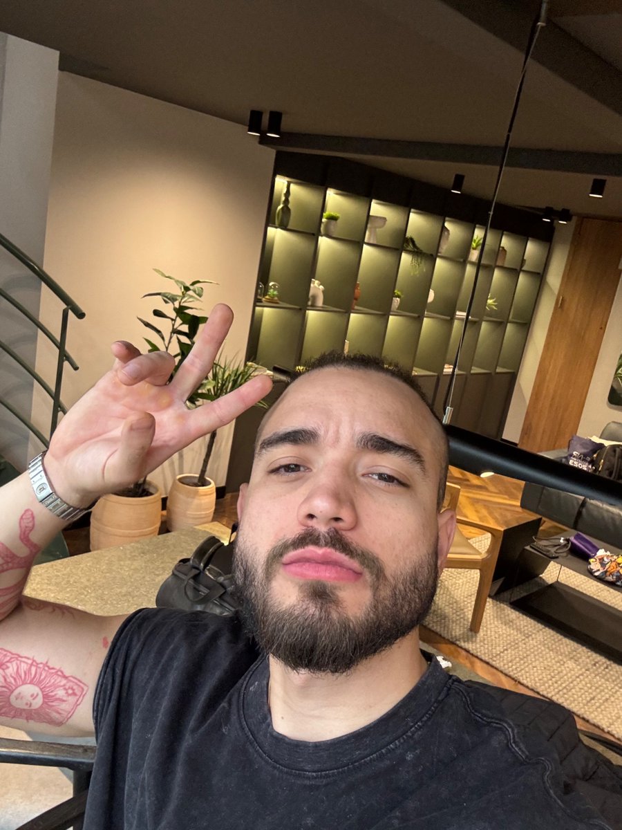 pepegrxx's tweet photo. Face or 🍌? 😏 https://t.co/KgTUB0ZAuR