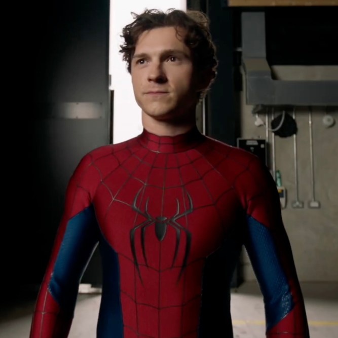 Spider-Man’s Logo Has Been Secretly Telling His Growth Story 🚨

In Civil War and Homecoming, the Stark suit had that tiny spider almost like a baby. He was still under Tony’s wing, still figuring things out.

In Far From Home, the logo gets bigger and more defined. Peter’s