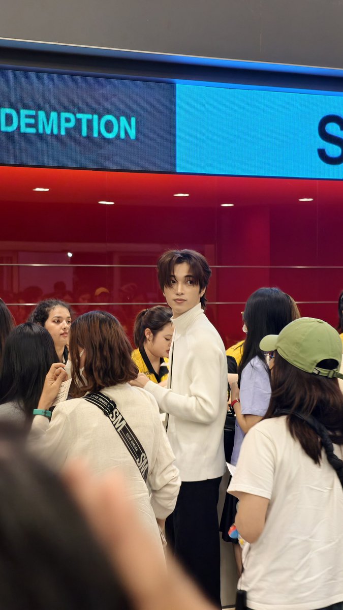 เขาคือศิลปินมั้ยคั้บบ รู้สึกถูกชะตาตามได้ที่ไหนมั้งง

#gdfammeeting2026 #gdragon2026inbkk