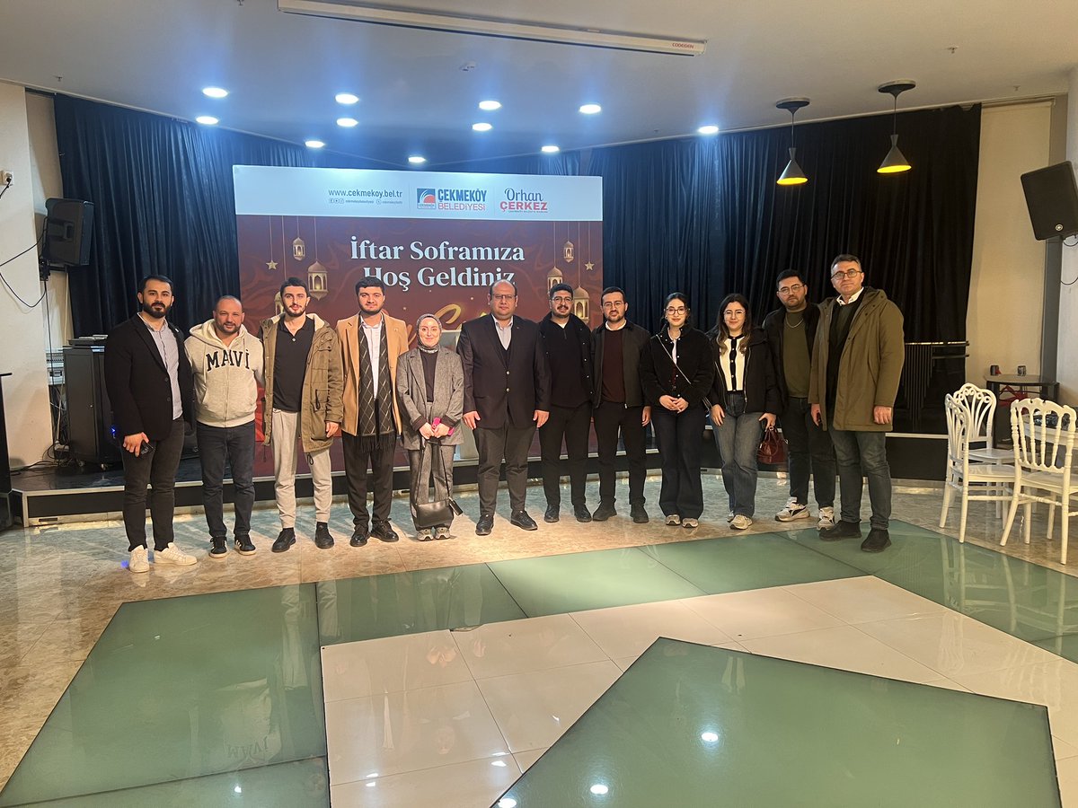 Parti üyemiz Anıl Özkan’ın düzenlediği iftar programına; Belediye Başkan Yardımcılarımız Seyfettin Yıldırım ve Fevzi Varlı, Çekmeköy CHP İlçe Başkanımız Haydar Arslan, ilçe yöneticilerimiz ve Meclis Üyelerimizle birlikte katıldık.

İbadetlerin kabul olmasını temenni ediyorum.