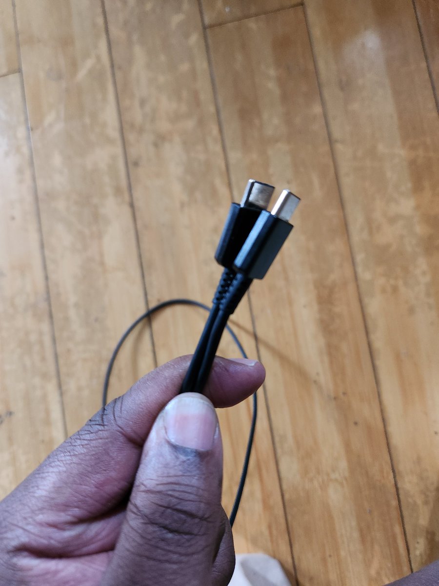UPTiMIST's tweet photo. I've been a @samsung  Galaxy owner since the first one in 2010-2011. Why is my charger that I bought directly from @SamsungUS that is in good shape stops working out of nowhere? I've spend 50 minutes with rep OTP saying they can't help. @SamsungMobileUS I need a replacement https://t.co/zd0SxzHur1