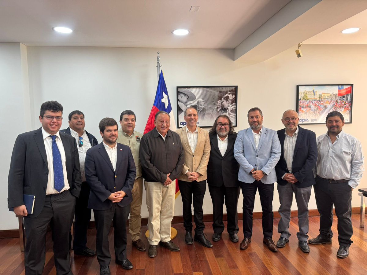 Nos reunimos con el futuro ministro de Transportes, Louis de Grange, para presentar nuestra agenda del sector. Desde la CNTC reafirmamos nuestra disposición a colaborar en una Ley de Transporte moderna que fortalezca la logística y el desarrollo del país. 🚛🇨🇱