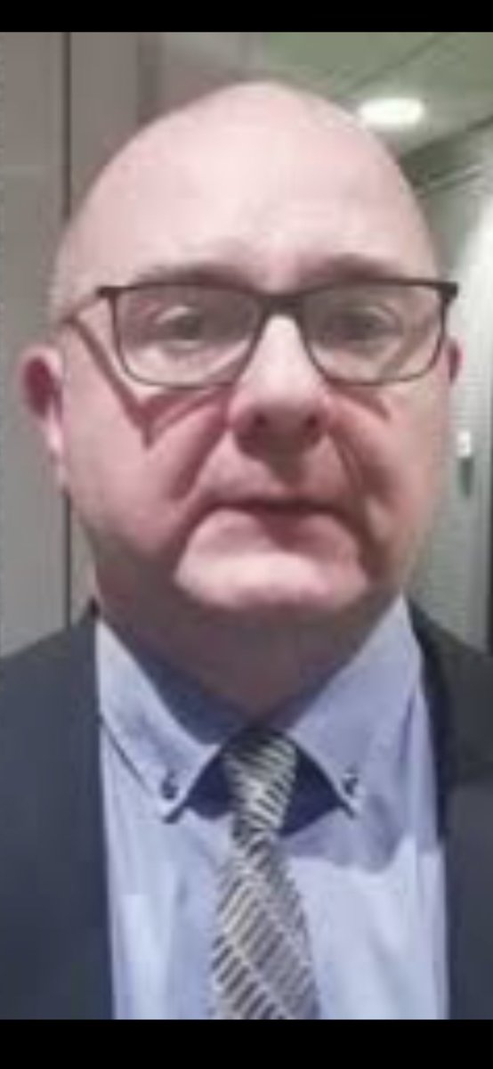 Pas de prison pour le #Juge Bailly, (Dijon) qui voulait prostituer sa fille de 12 ans.

Révoqué, il a été condamné à Paris, à trois ans de prison avec #Sursis probatoire, à l’issue d’un troisième procès.

#ÉtatDeDroit