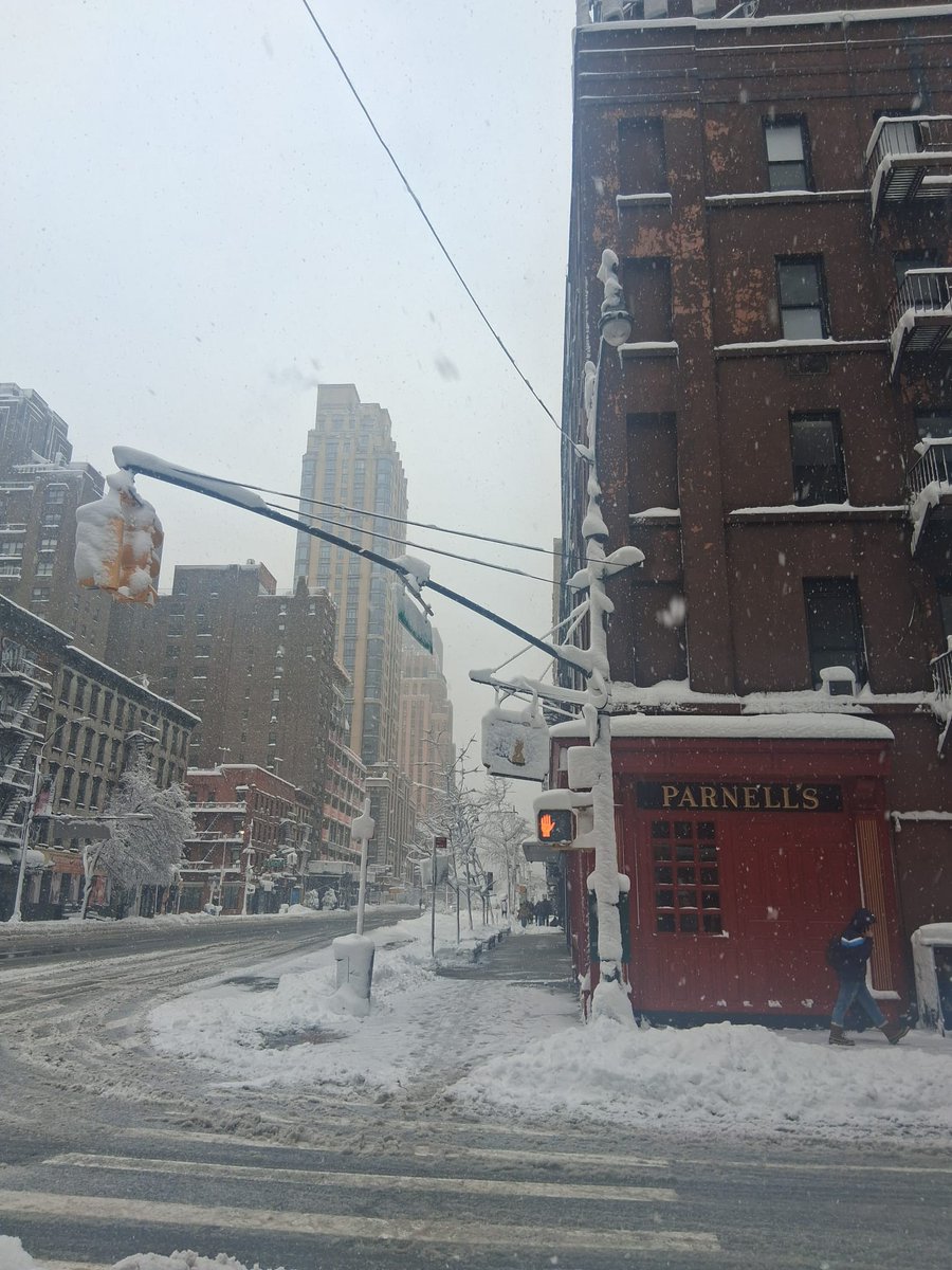 AlfredRPico's tweet photo. Impressionants les imatges que la meva amiga Verònica ens acaba d'enviar des de Nova York, Manhattan.
#blizzard #NYC #meteo #weather https://t.co/cGtCPsAkza