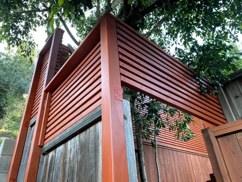 Privacy, but make it modern. 🌿📐 This custom slat screen is the perfect example of how we blend architecture with nature. Durable, stylish, and built for the long haul in LA. 🛠️🏙️

CSL #907689

#YourDeckBuilder #LosAngeles #ModernDesign #BackyardGoals