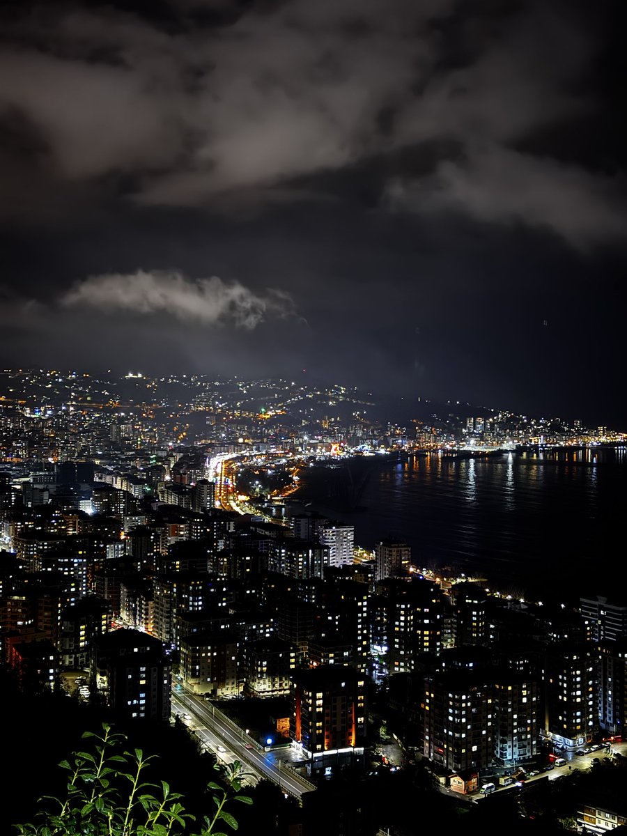 ofluturan's tweet photo. Bu manzaralı camide teravih namazı kılmak herkese nasip olmaz.İftar yemeği ısmarlayana adres veririm. https://t.co/6vOxxvtQ35