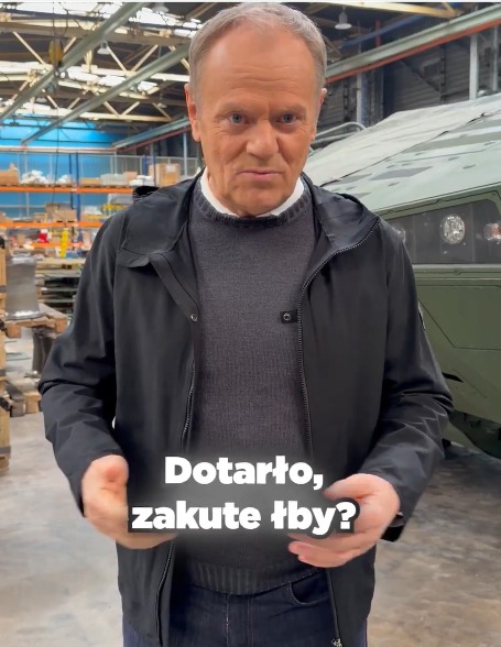 "Mówi się, że premierem może zostać tylko człowiek światły, z dobrego  domu, uczciwy i nienagannie wychowany. To nieprawda. Funkcję tę może  sprawować również cham, prostak i hejter – człowiek podły, całkowicie  pozbawiony kręgosłupa moralnego."
za Zbigniew Grabski