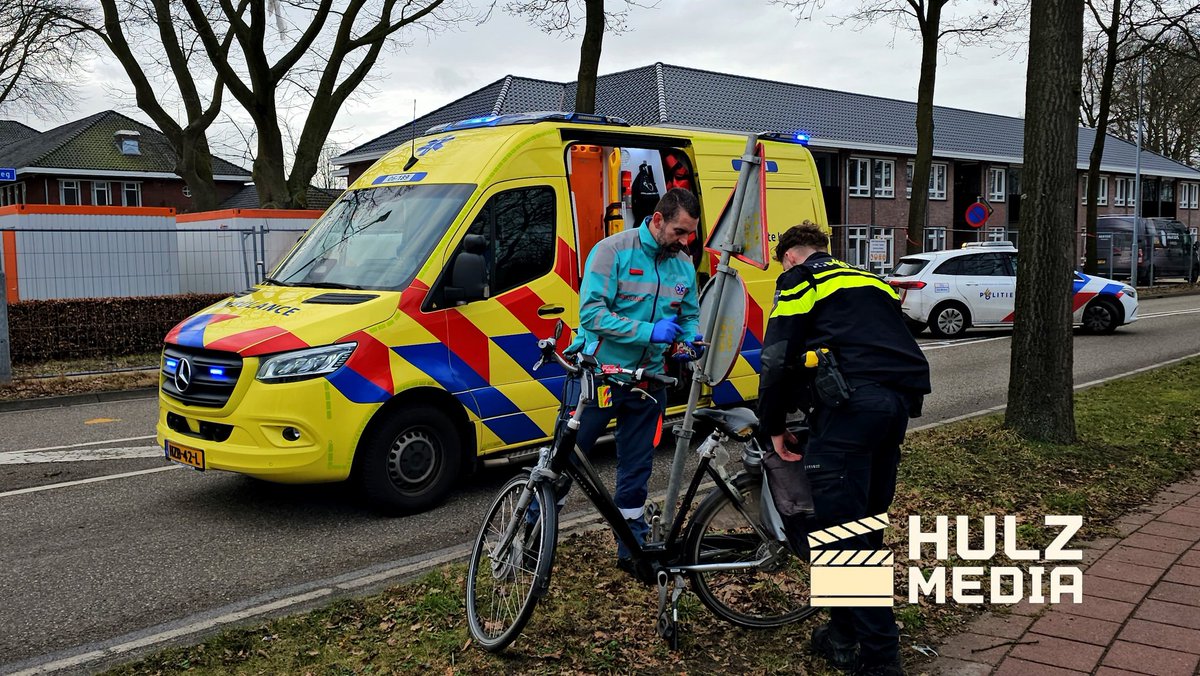 Fietser gewond bij aanrijding op rotonde