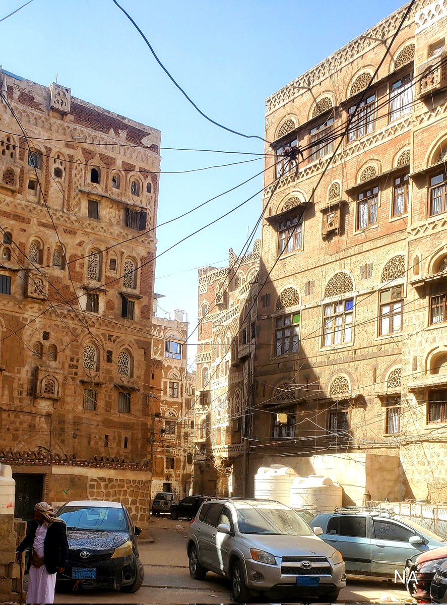 Na_almrrani's tweet photo. ركزوا 
 أسلاك الكهرباء تشعرك 
بأن شاشة تلفونك مكسورة 

هل تتفقون معي ؟ او لا   😄

تصويري https://t.co/aG6DnBwDt4