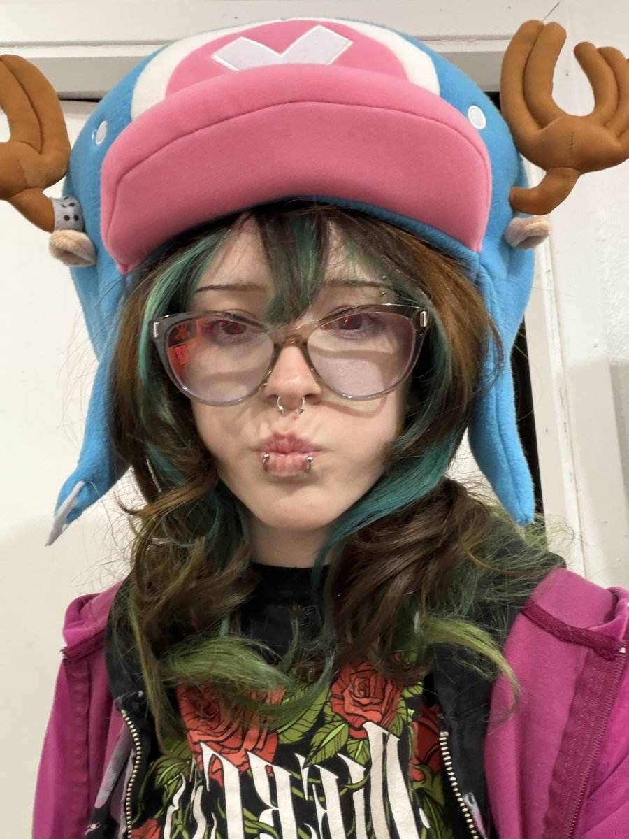 jynxbewbs's tweet photo. Enjoy me in big chopper hat :0 https://t.co/5adNVz997l